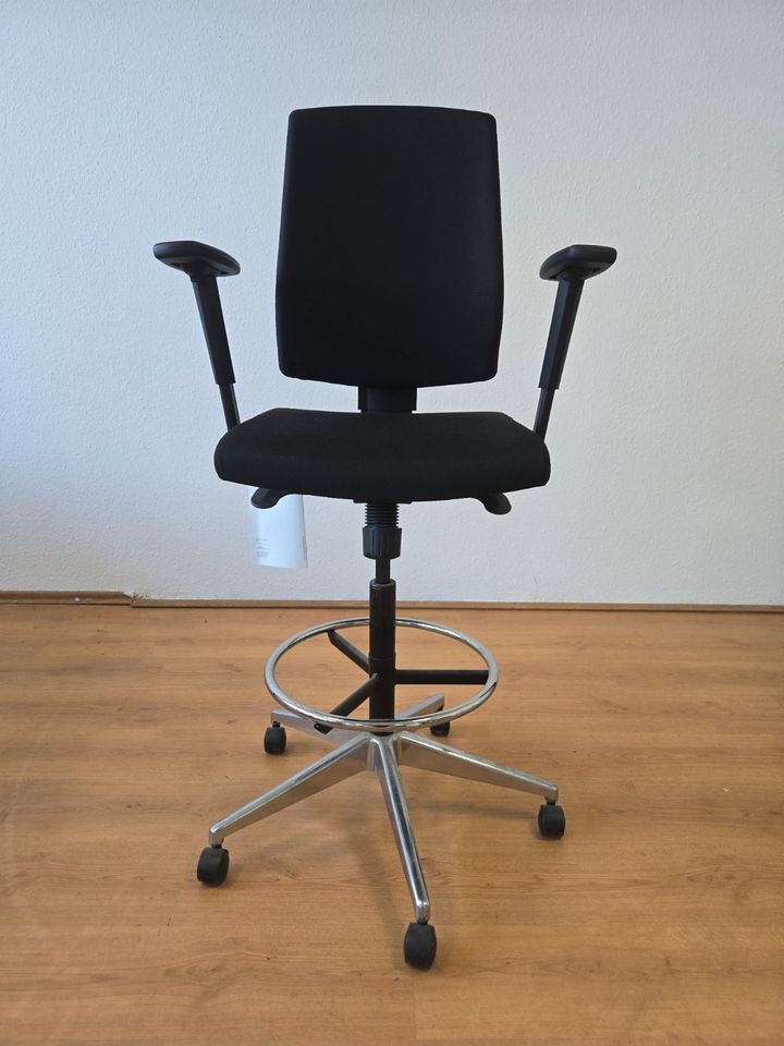 ProFim Raya Hochstuhl mit Armlehnen und Fußring Schwarz