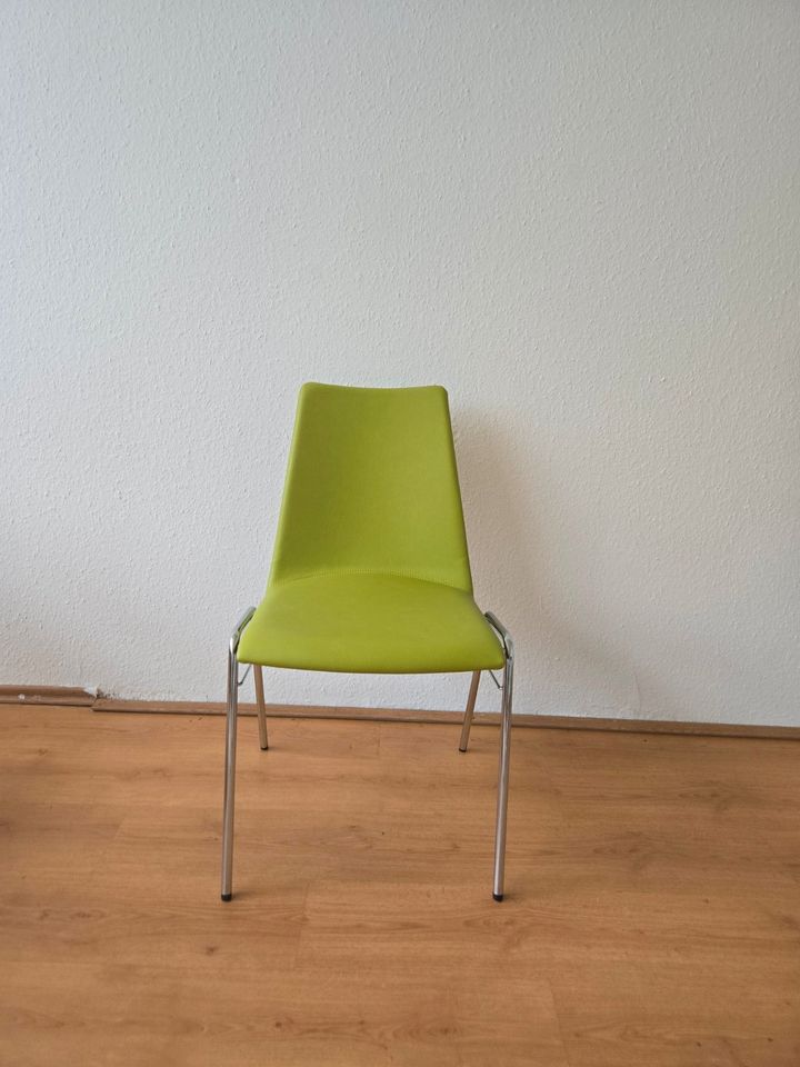 Hiller Atlanta Stapelstuhl Vollpolster Lindgrün/Chrom