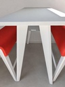 Steelcase B-Free Stehtisch mit 2 Sitzbänken, Weiß/Rot, weitere Ansicht